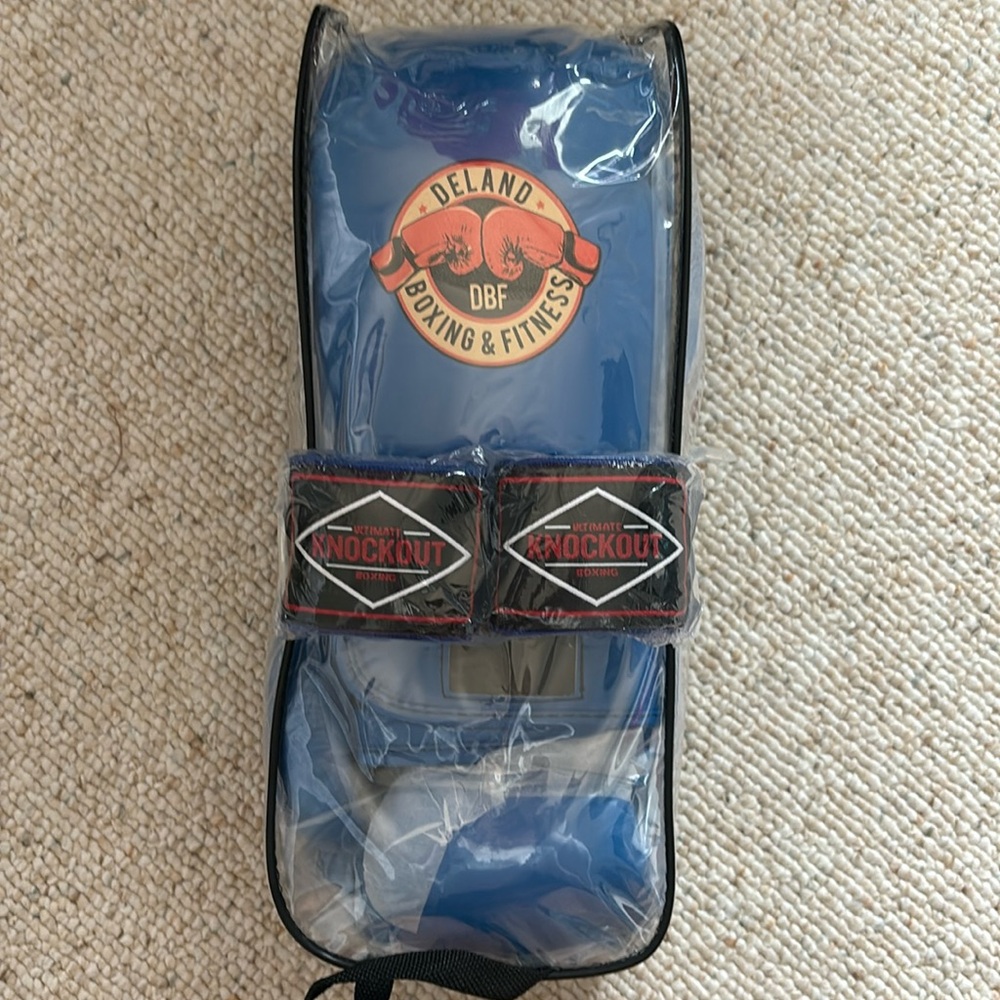 Unisex boxing Gloves in blue with tape/wrap 8OZ